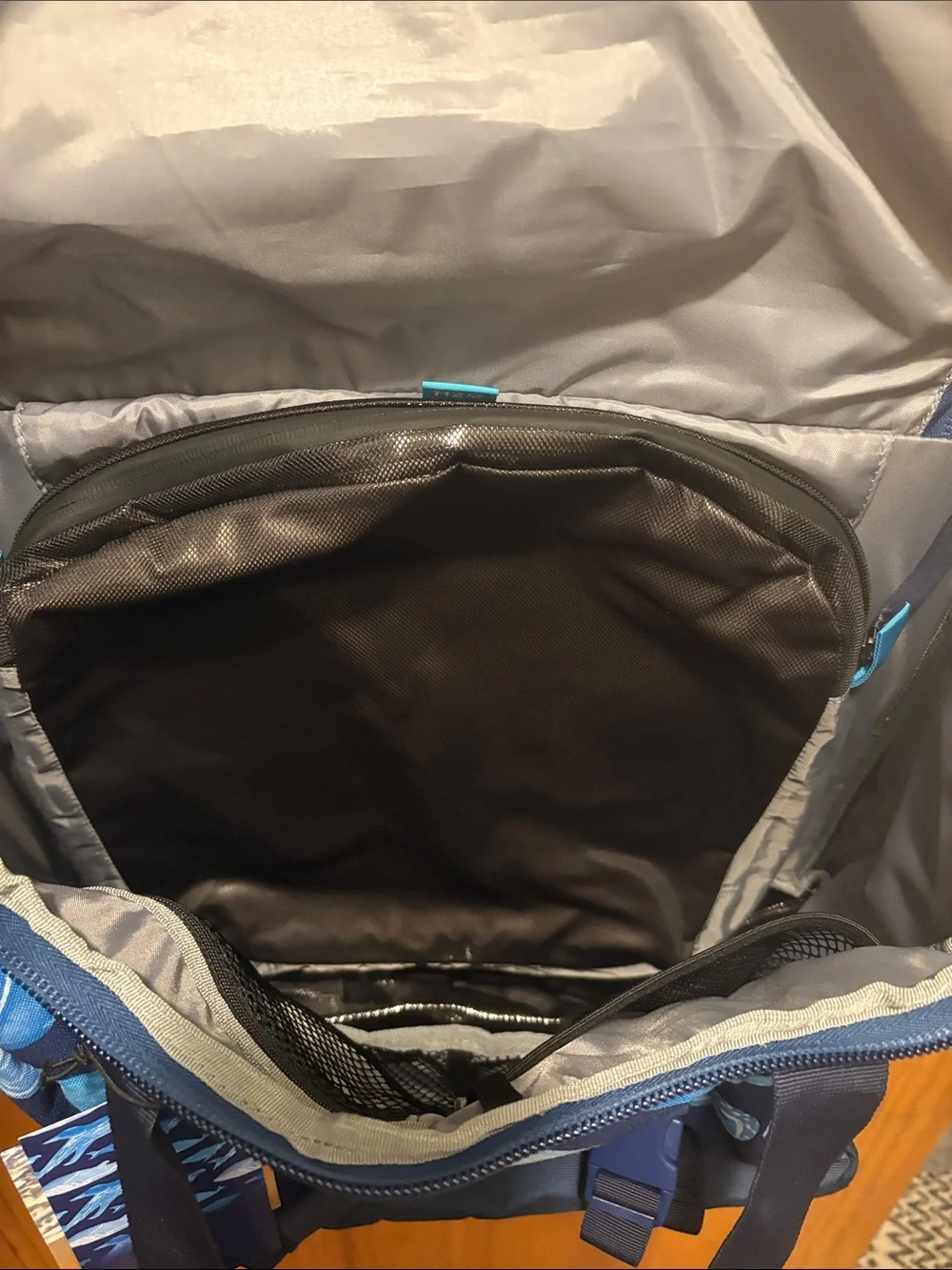 Neso Whale-Navy Tote/Backpack. RETAIL 95.00 GRAB IT HERE TODAY NWT - Picture 5 of 11
